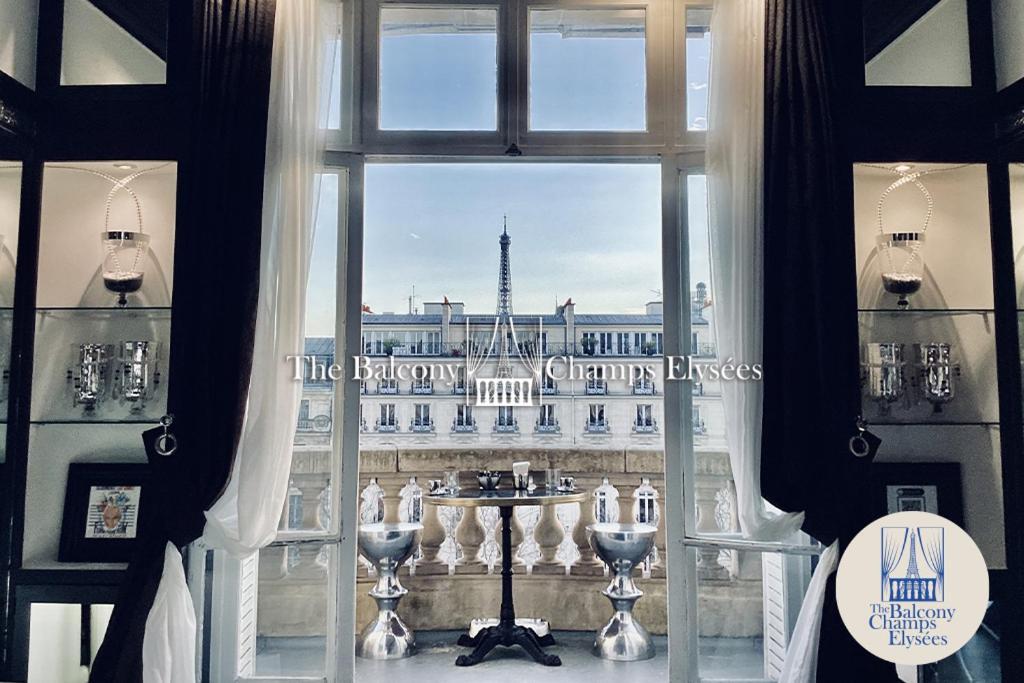 パリThe Balcony Avenue Champs-Elyseesアパートメント エクステリア 写真